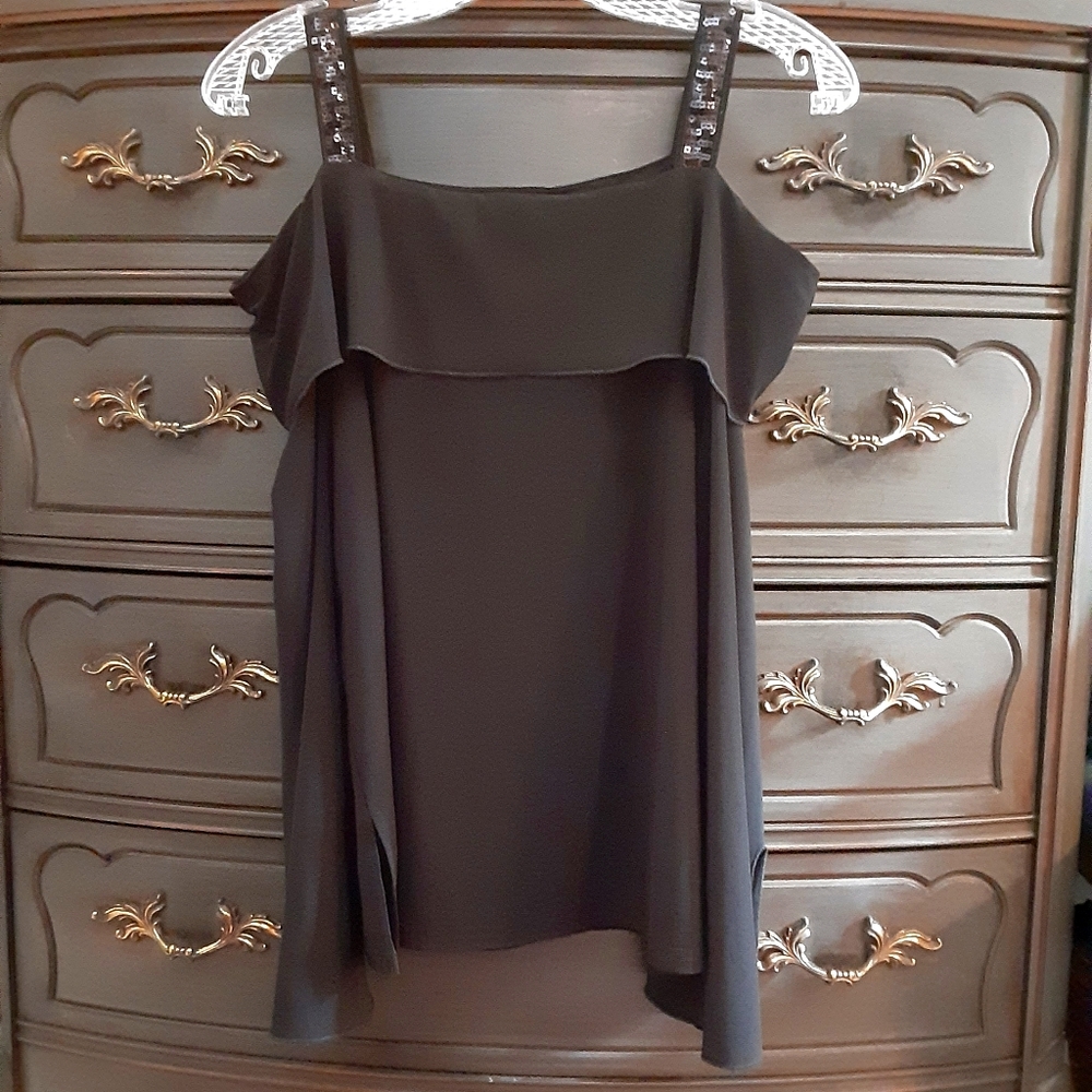 Cold shoulder flowy blouse